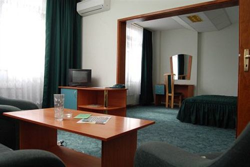 Elbrus Hotel Pazardzhik Exteriör bild