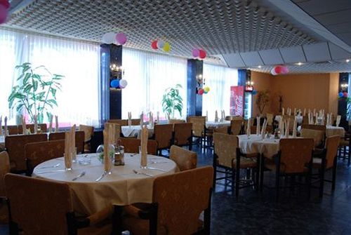 Elbrus Hotel Pazardzhik Exteriör bild