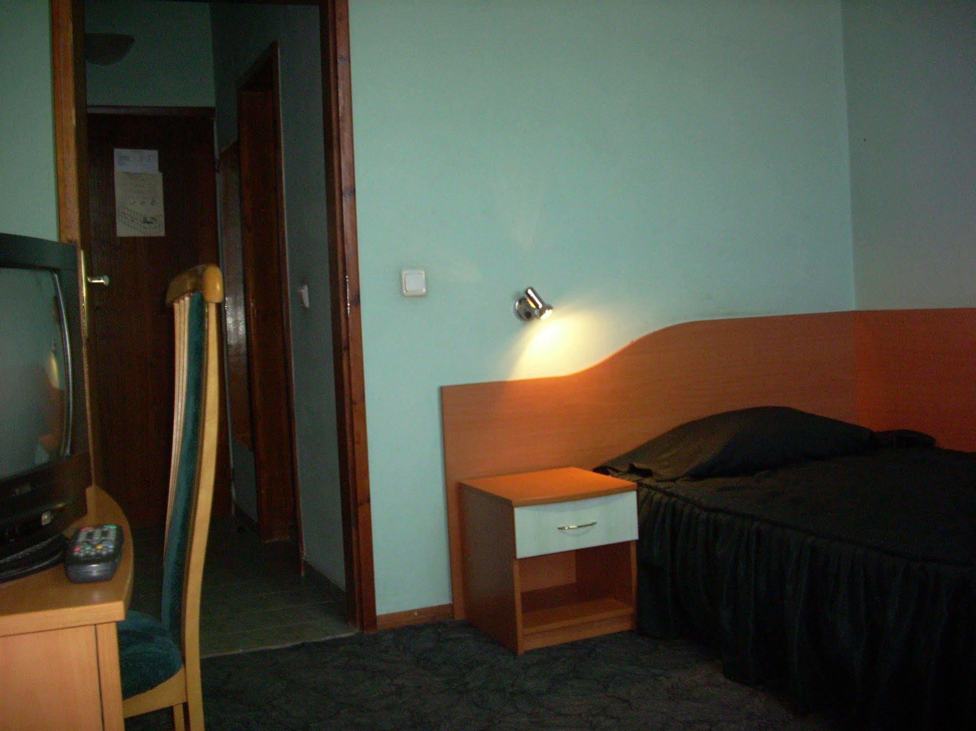 Elbrus Hotel Pazardzhik Exteriör bild